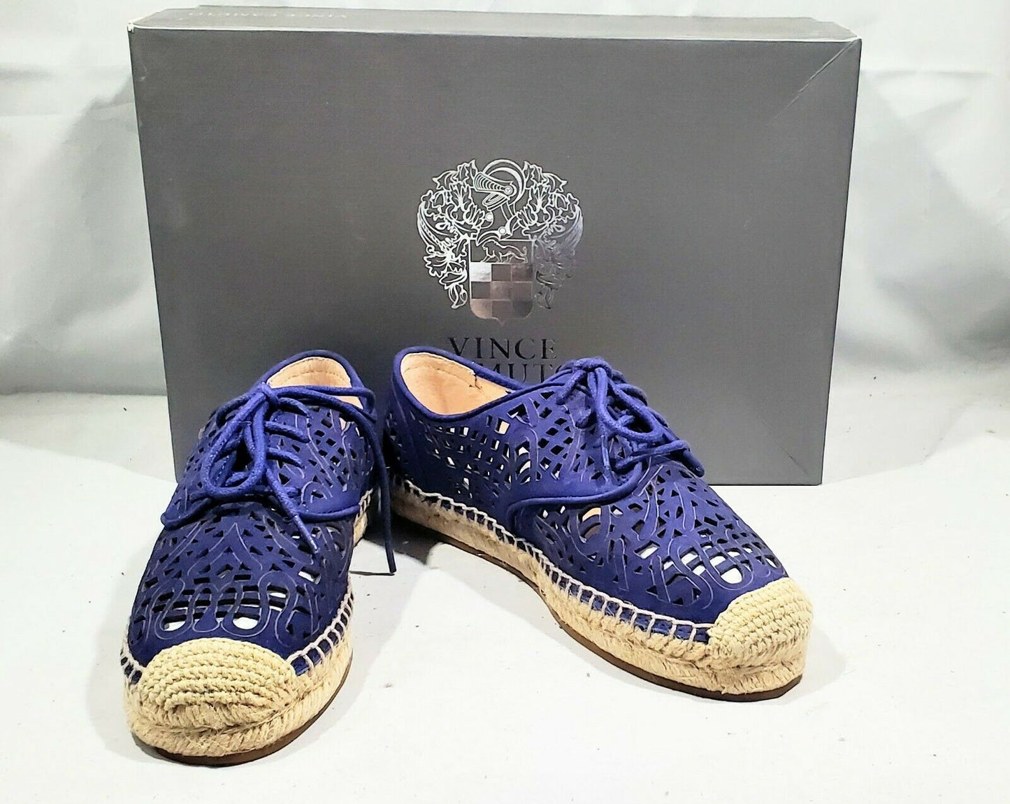 Vince Camuto Dating a Loyal lace up sneakers   Size 5M