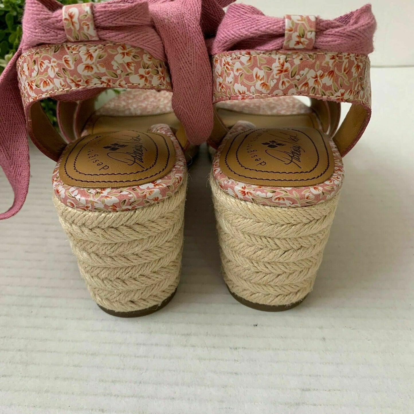 Patricia Nash Women's Riva Wedge Sandals  Color Blush Bouquet Size 6M